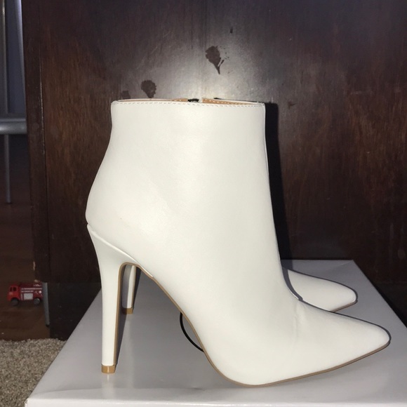 SORELLA VITA Shoes - White Sorella booties